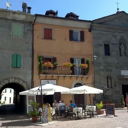 Piazza Fiumalbo Citta D'Arteアパートメント エクステリア 写真
